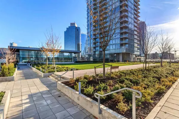 Burnaby, BC V5H 0H4,6098 Station ST #802