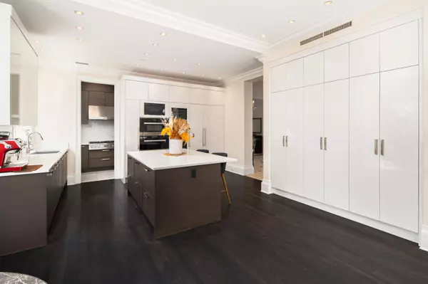 Vancouver, BC V6J 4H7,3988 Angus DR