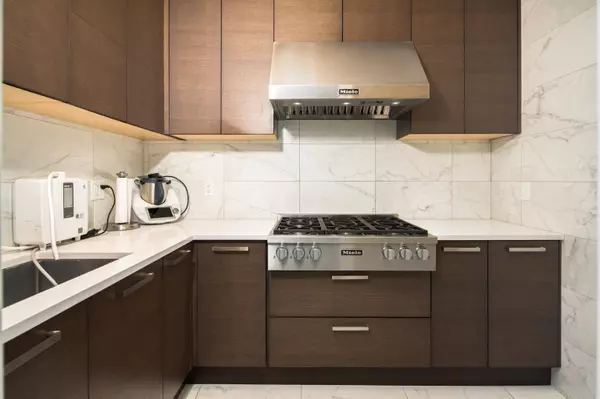 3988 Angus DR Vancouver, BC V6J 4H7