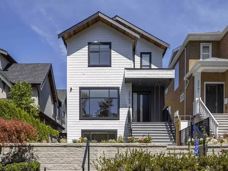 2565 W 2nd AVE, Vancouver, BC V6K 1J7