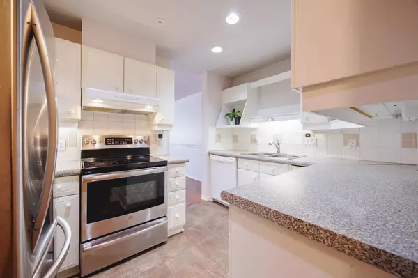 White Rock, BC V4B 4A3,1440 George ST #208