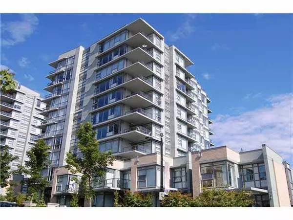 Burnaby, BC V5A 0A6,9222 University CRES #903