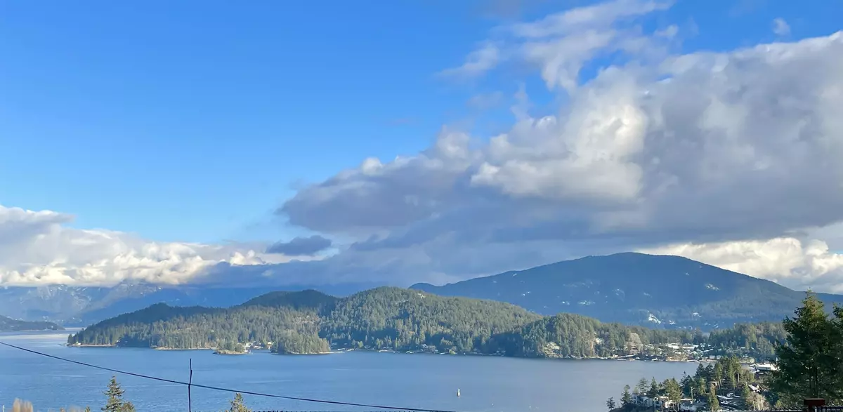 Gibsons, BC V0N 1V9,464 Eaglecrest DR #10102