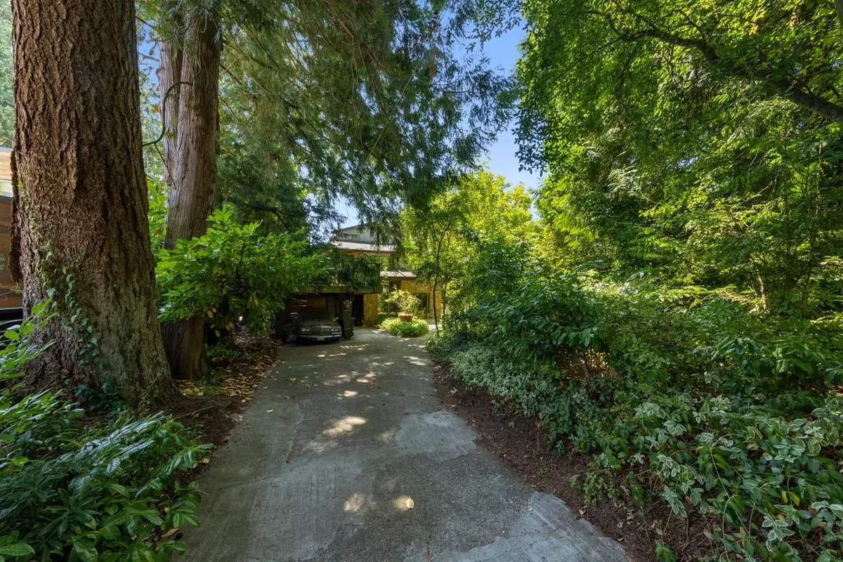 Vancouver, BC V6N 3M1,3060 W 45th AVE