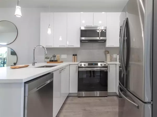 Abbotsford, BC V2S 2P3,33886 Pine ST #302