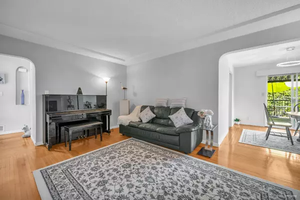 New Westminster, BC V3L 4W5,917 Ladner ST