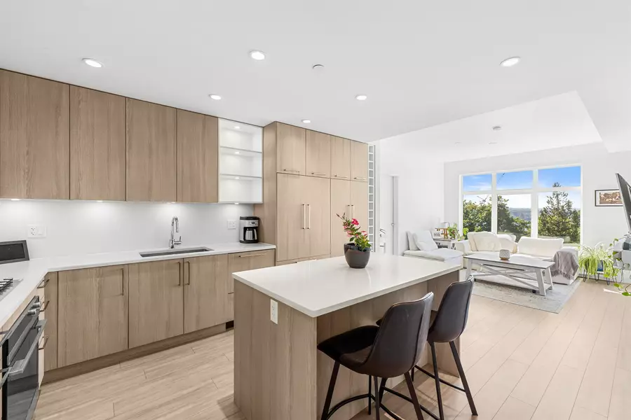 733 E 3rd ST #407, North Vancouver, BC V7L 1G8