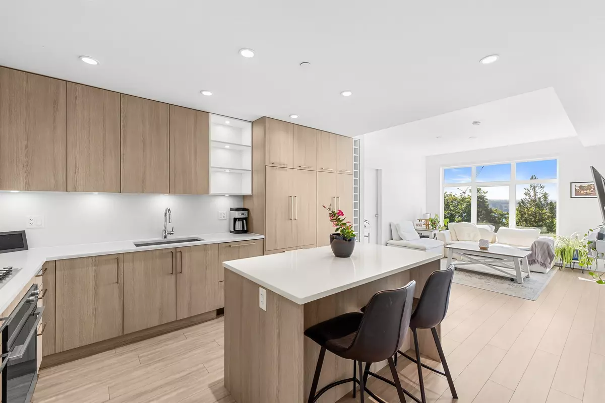 North Vancouver, BC V7L 1G8,733 E 3rd ST #407