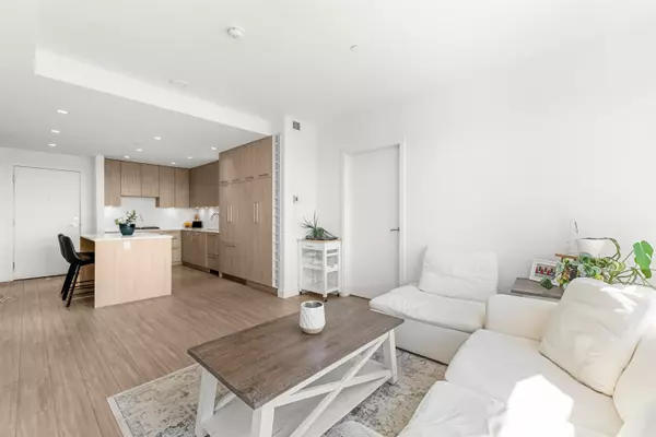 North Vancouver, BC V7L 1G8,733 E 3rd ST #407