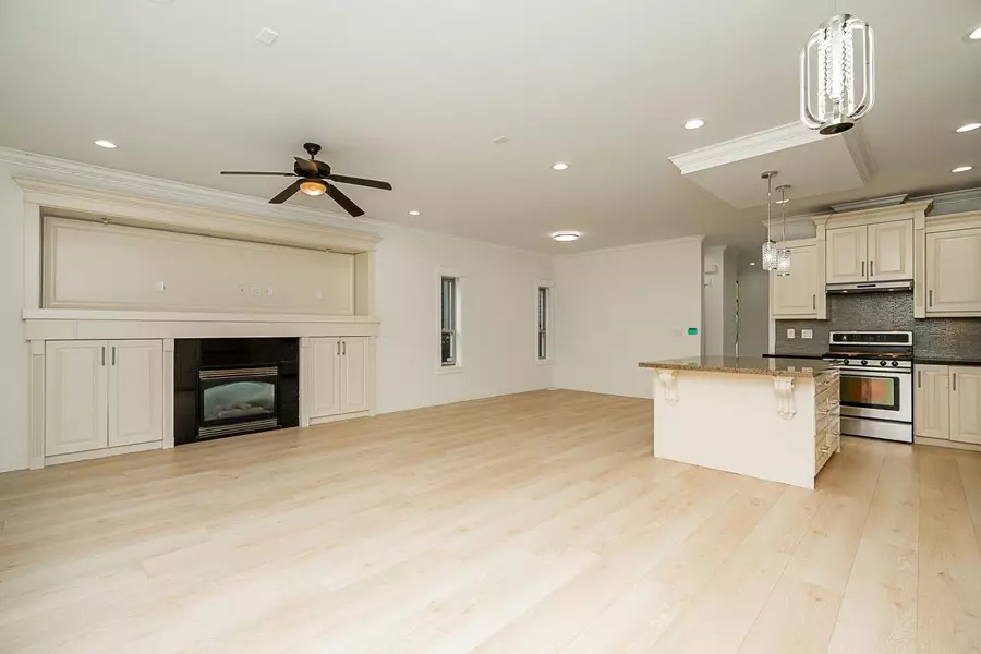 14636 36a AVE, Surrey, BC V4P 0E3