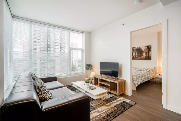 13655 Fraser HWY #1404, Surrey, BC V3T 0P8