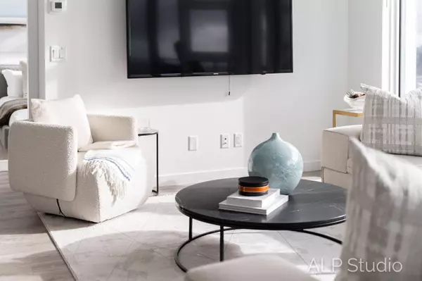 680 Quayside DR #3708 New Westminster, BC V3M 0P2