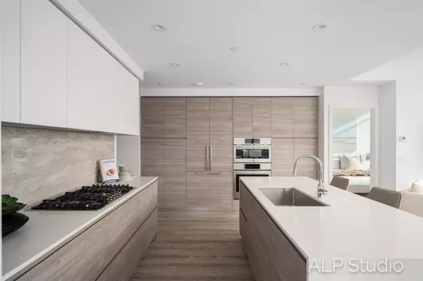 680 Quayside DR #3708 New Westminster, BC V3M 0P2