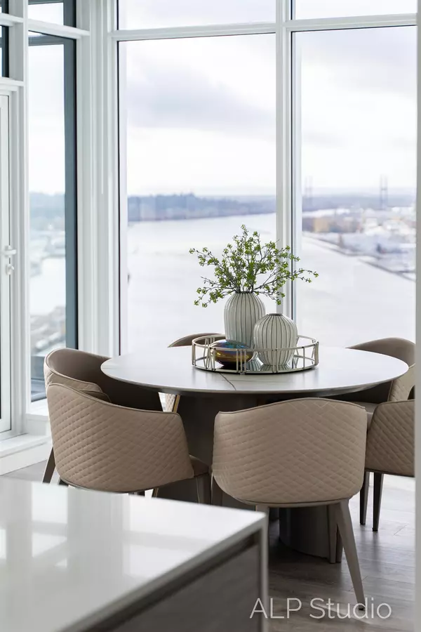 680 Quayside DR #3708 New Westminster, BC V3M 0P2