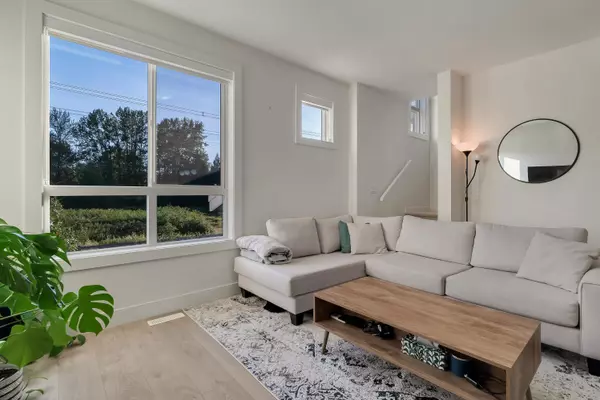 Surrey, BC V3Z 1J3,16561 17a AVE #24