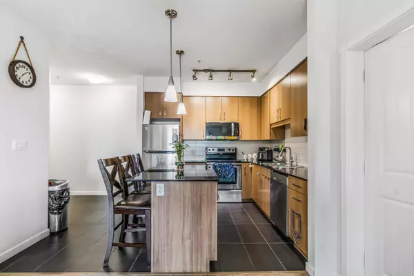 Maple Ridge, BC V2X 8Z8,22290 North Ave AVE #306