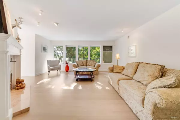 West Vancouver, BC V7W 2W3,8515 Ansell PL
