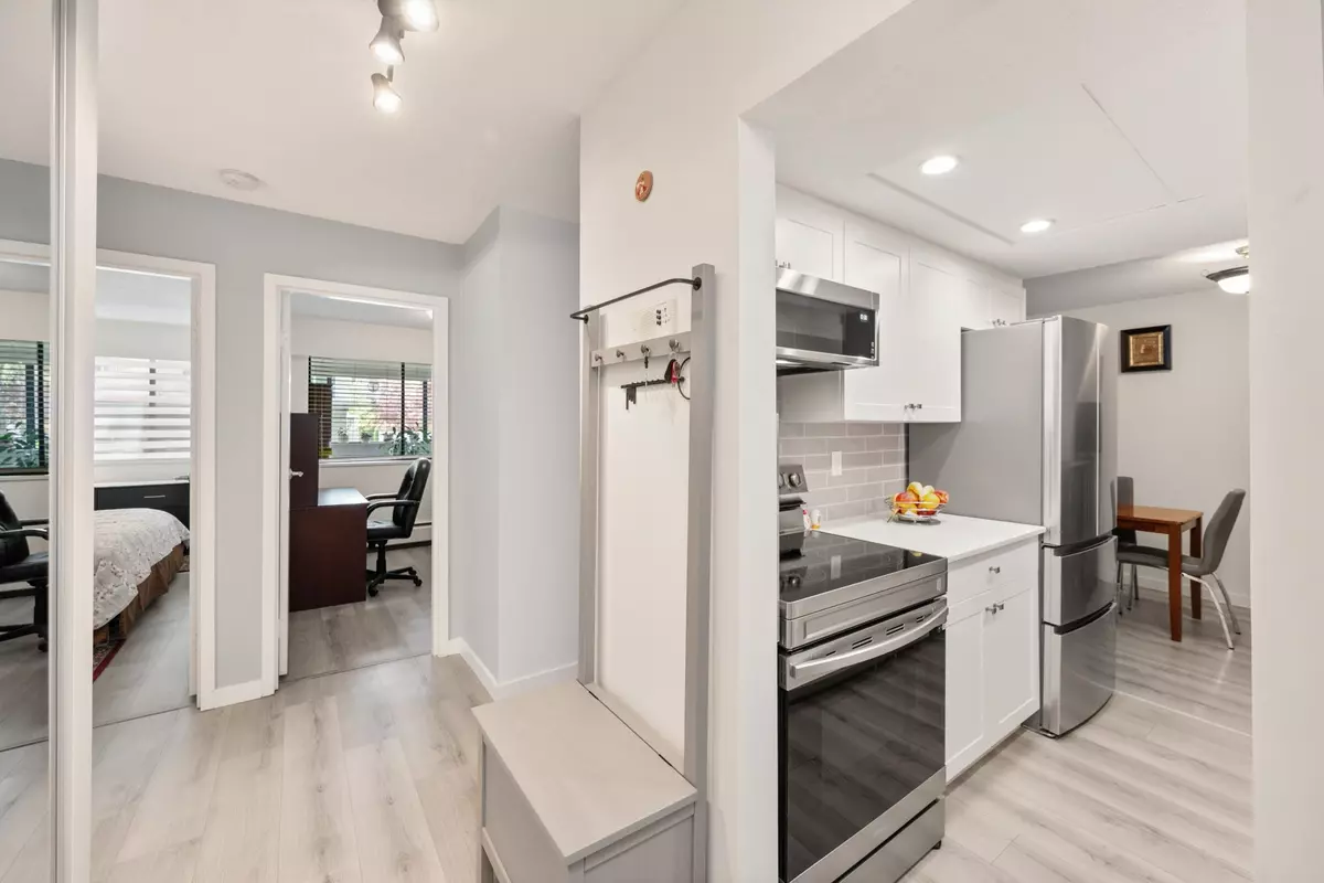 White Rock, BC V4B 4B2,1320 Fir ST #104