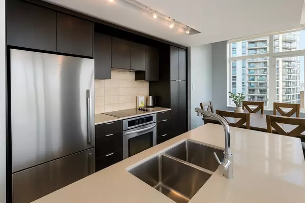 North Vancouver, BC V7M 0A7,158 W 13th ST #904