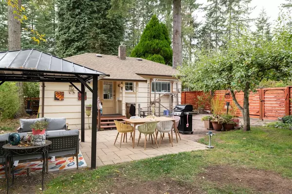North Vancouver, BC V7P 2K9,2268 Edgemont BLVD