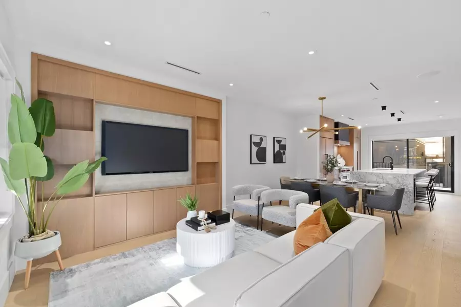 2505 W 37th AVE, Vancouver, BC V6N 2T3