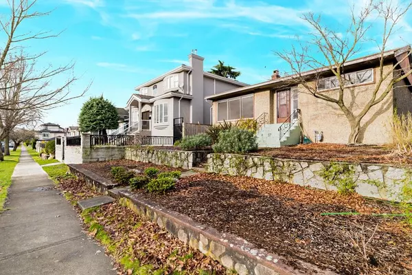 57 E 63rd AVE, Vancouver, BC V5X 2J5
