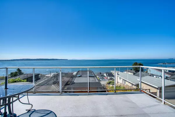 15464 Columbia AVE, White Rock, BC V4B 1K2