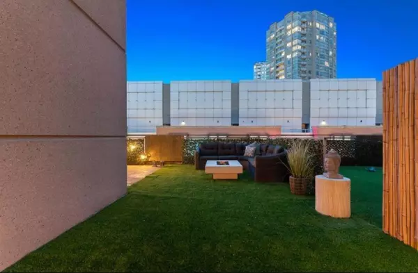 Vancouver, BC V6B 6B8,555 Abbott  Street ST #312