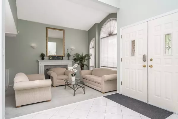 Surrey, BC V4N 1V9,16675 Mapletree Close