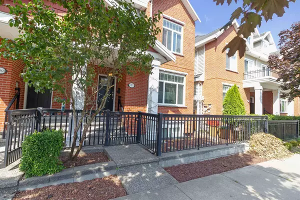 13971 64 AVE, Surrey, BC V3W 1Y7
