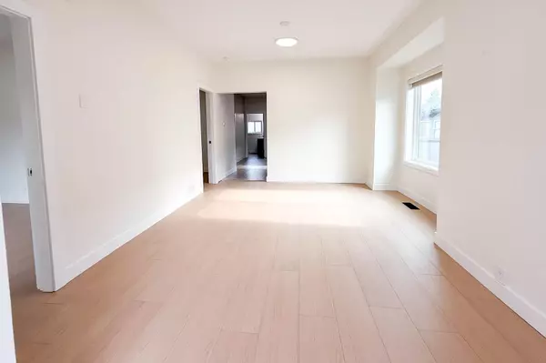 Vancouver, BC V5P 1C9,2147 E 36th AVE #Upper