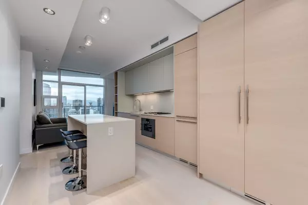Vancouver, BC V6Z 1W4,1289 Hornby Street #3803