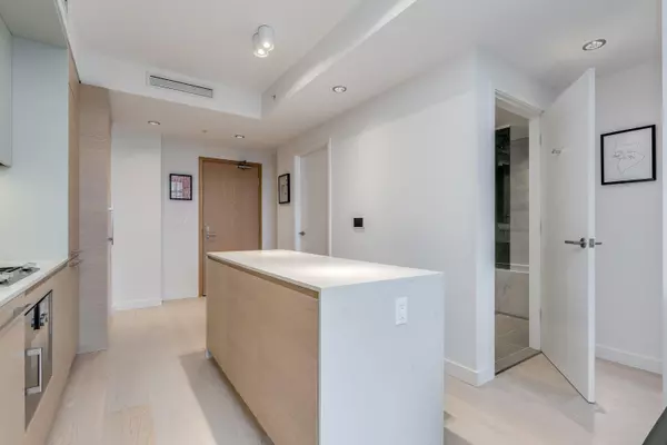 Vancouver, BC V6Z 1W4,1289 Hornby Street #3803