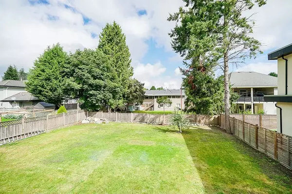 Surrey, BC V3W 2G1,13429 68 AVE