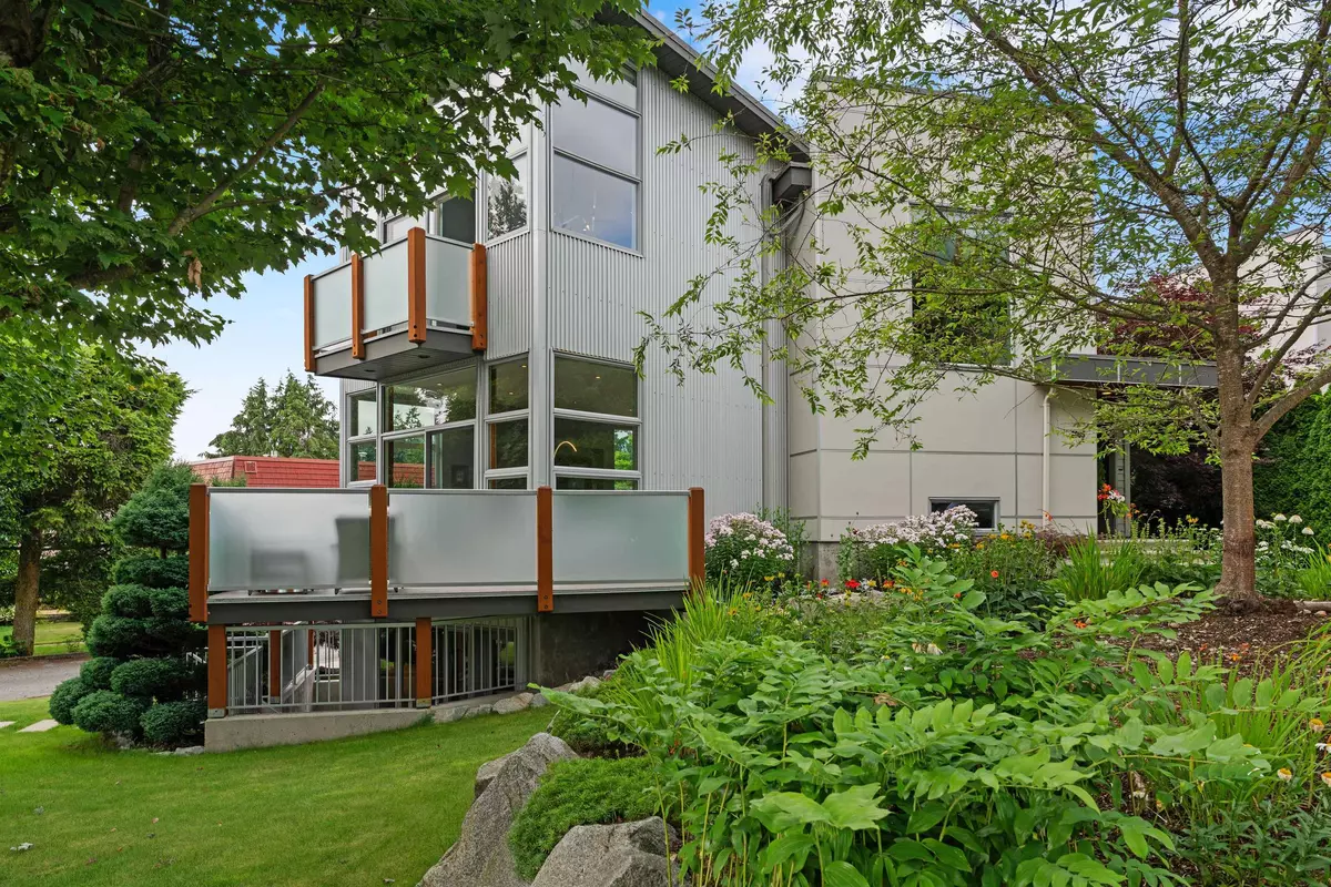 North Vancouver, BC V7M 3A1,2005 Larson RD