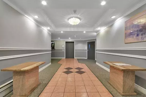 Surrey, BC V3W 1J2,8115 121a ST #109