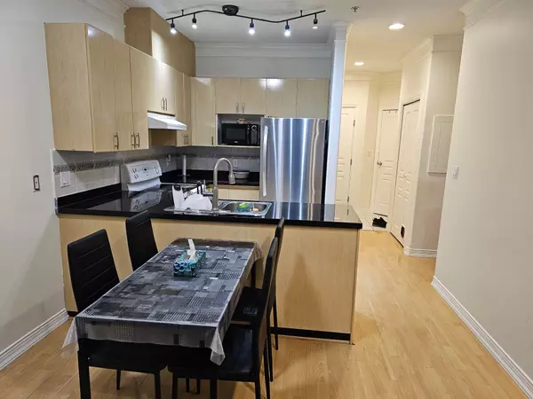 Surrey, BC V3W 1J2,8115 121a ST #109