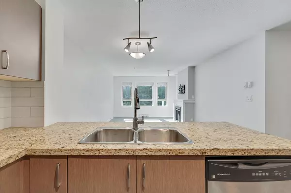 Coquitlam, BC V3B 0E3,3097 Lincoln AVE #204