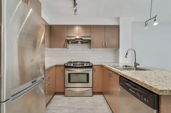Coquitlam, BC V3B 0E3,3097 Lincoln AVE #204