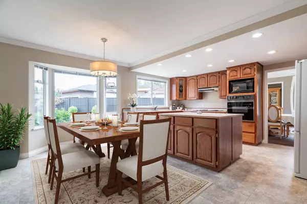 8841 158 ST, Surrey, BC V4N 2Y7