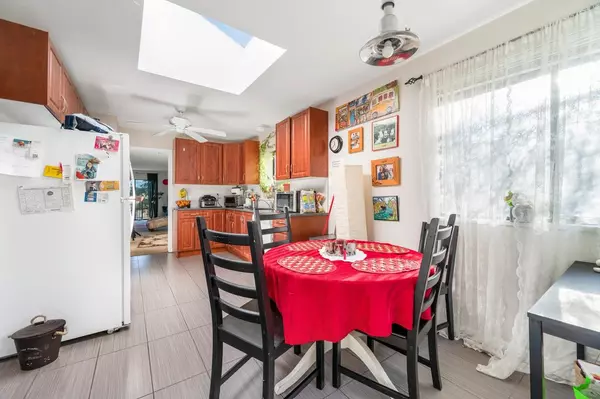 North Vancouver, BC V7K 2G4,3003 Sunnyhurst RD