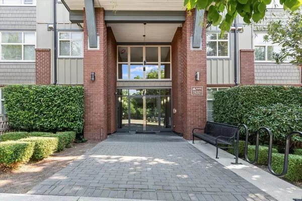 19201 66a AVE #202, Surrey, BC V4N 6N7