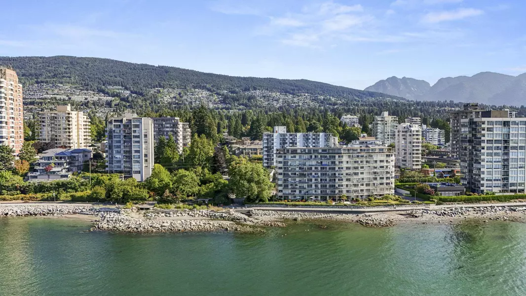 1930 Marine DR #605, West Vancouver, BC V7V 1J8