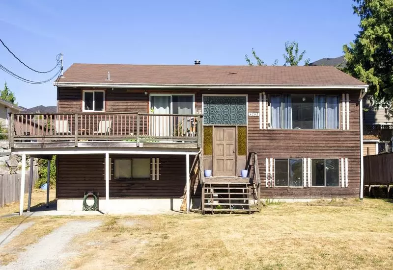 5754 Binnacle AVE, Sechelt, BC V7Z 0R4