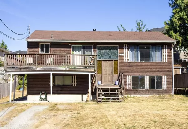 5754 Binnacle AVE, Sechelt, BC V7Z 0R4