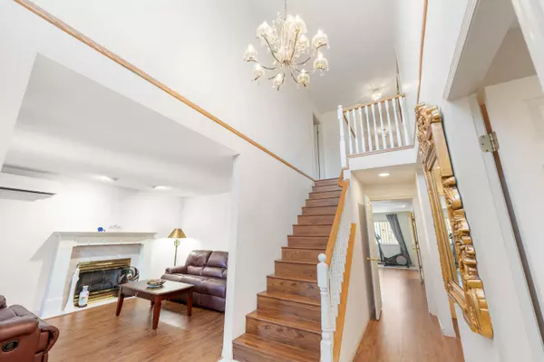 Burnaby, BC V3N 4W1,8948 Yarrow PL