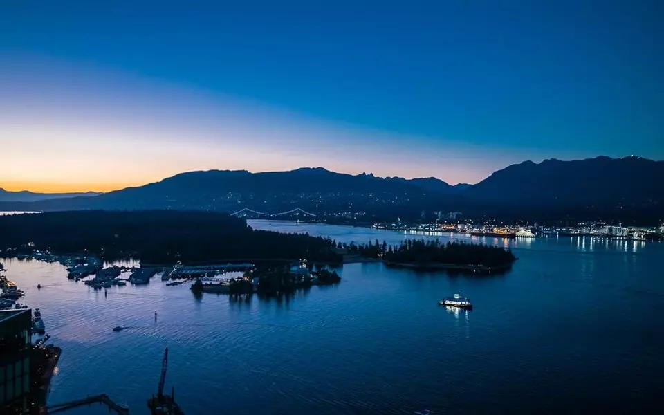1077 W Cordova ST #PH4201, Vancouver, BC V6C 2C6