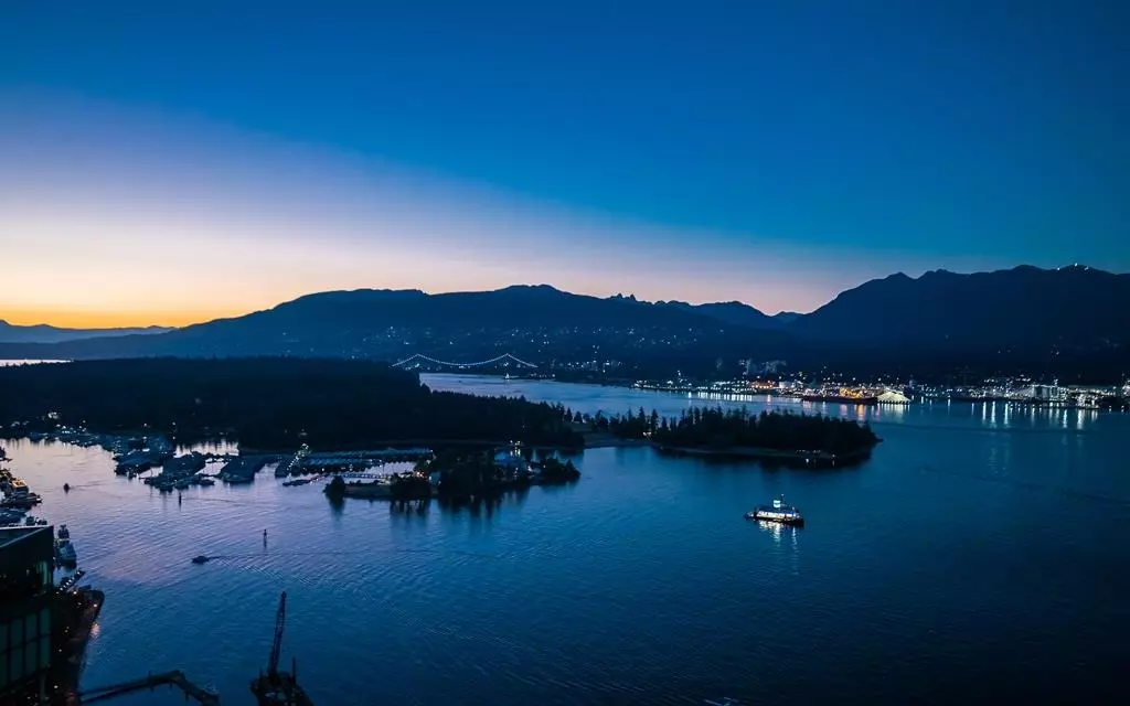 Vancouver, BC V6C 2C6,1077 W Cordova ST #PH4201