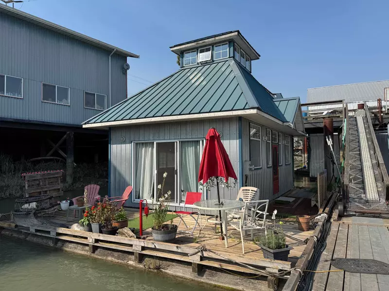 23220 Dyke RD, Richmond, BC V6V 1E2