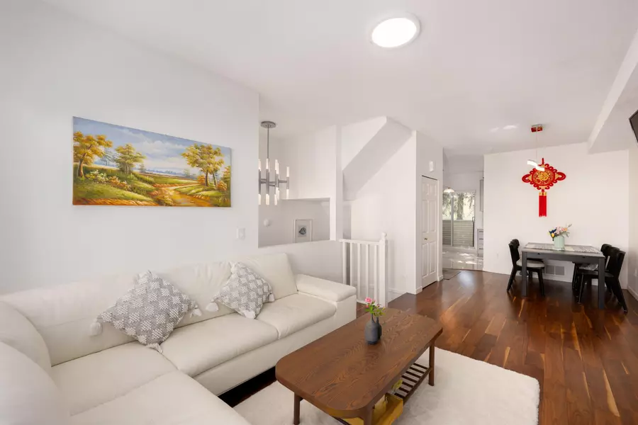 6700 Rumble ST #24, Burnaby, BC V5E 4H7